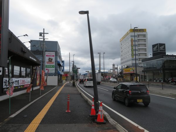 歩道照明ポールの建替えをさせていただきました。