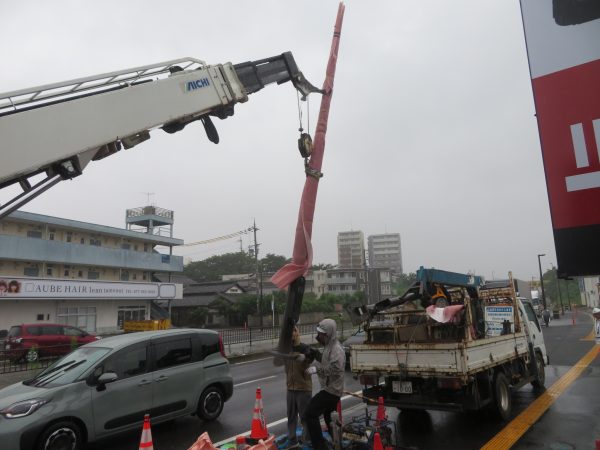 歩道照明ポールの建替えをさせていただきました。